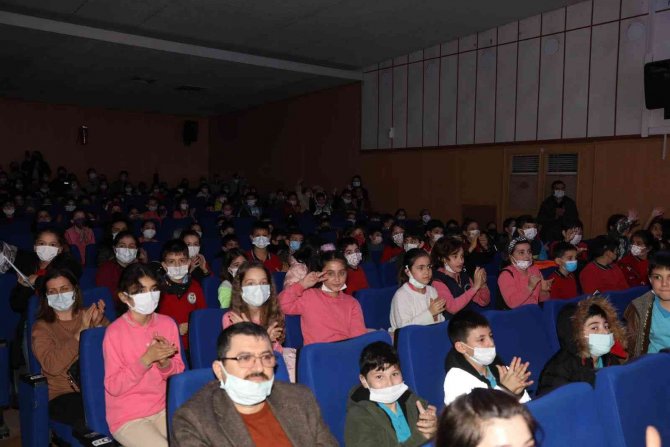 Bafra’da Çocuk Tiyatrosuna Yoğun İlgi