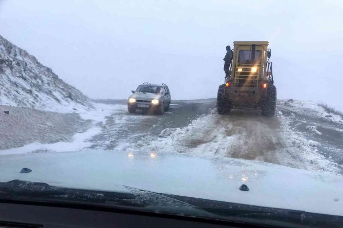 Bayburt’un Yüksek Kesimlerinde Kar Yağışı Etkili Oldu