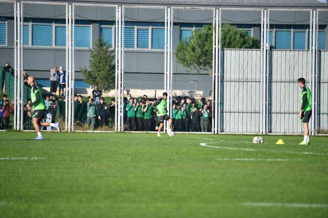 Bursaspor Taraftara Açık Antrenman Gerçekleştirdi