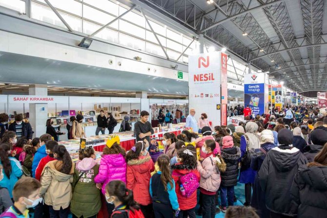 Bursa’nın Kitapla Buluşması Sürüyor