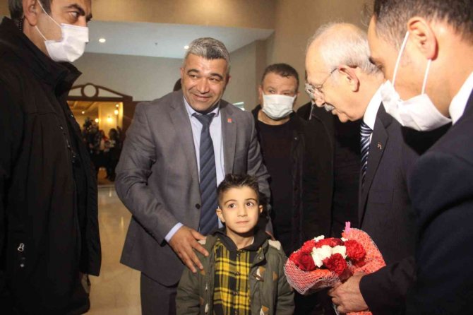 Kılıçdaroğlu, Stk Temsilcileri, Muhtarlar Ve Meslek Odaları Temsilcileriyle Bir Araya Geldi
