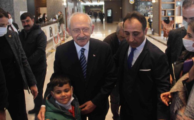 Kılıçdaroğlu, Stk Temsilcileri, Muhtarlar Ve Meslek Odaları Temsilcileriyle Bir Araya Geldi