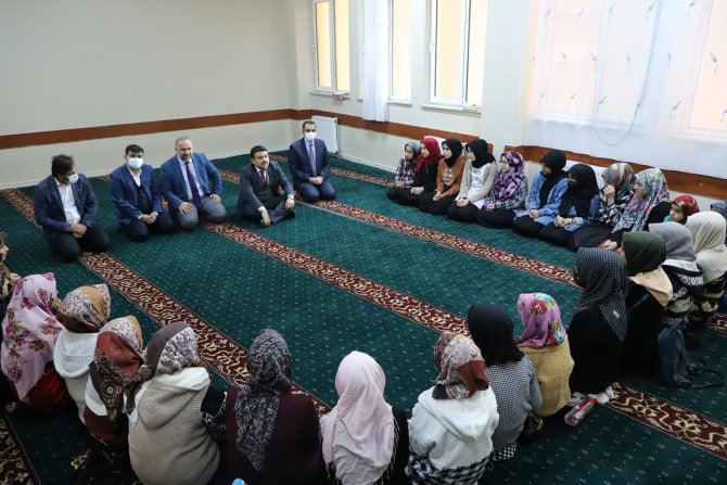Kaymakam Tunç, Hz. Hatice Yatılı Kız Kur’an Kursu Öğrencileri İle Biraraya Geldi