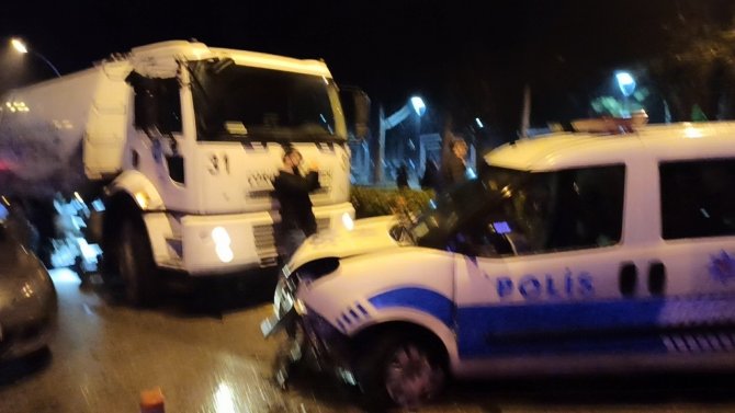 Kavga İhbarına Giden Polis Otoları Kaza Yaptı: 2 Yaralı