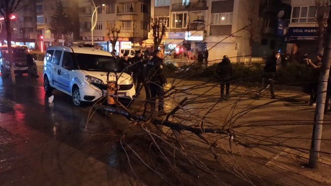 Kavga İhbarına Giden Polis Otoları Kaza Yaptı: 2 Yaralı