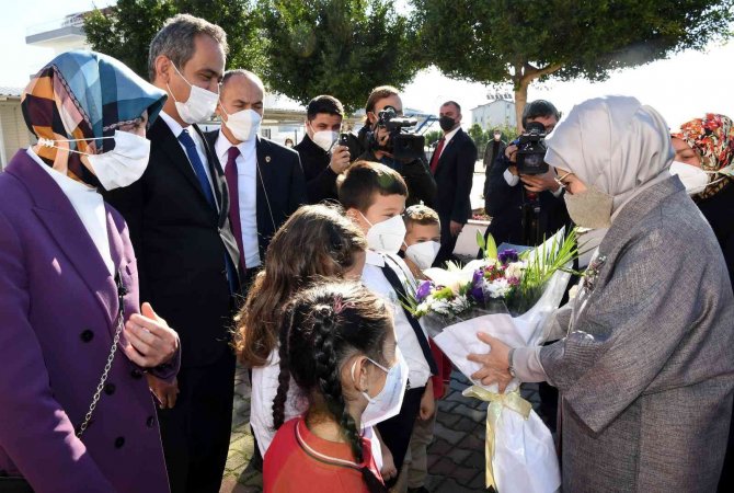 Emine Erdoğan’dan Öğrencilere Çifte Müjde