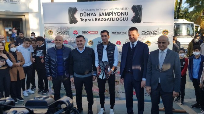 Dünya Şampiyonu Razgatlıoğlu’na Alanya’da Görkemli Karşılama