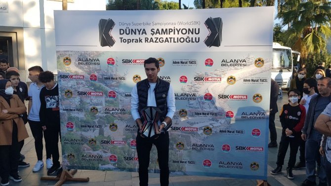 Dünya Şampiyonu Razgatlıoğlu’na Alanya’da Görkemli Karşılama