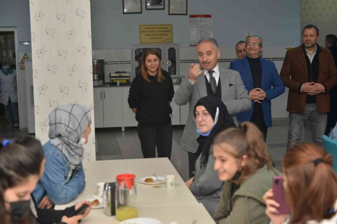 Elazığ’da ‘Muhabbetimiz Bol Olsun’ Projesi Sürüyor