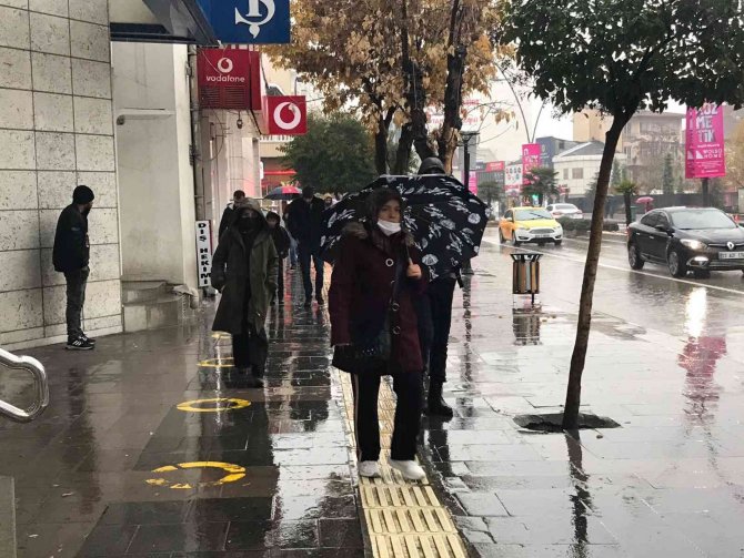 Elazığ’da Sağanak Yağış Etkili Oldu