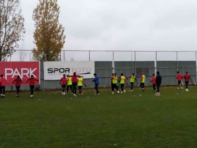 Elazığspor İki Eksikle Çalıştı
