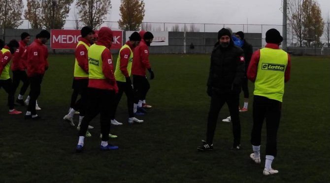 Elazığspor İki Eksikle Çalıştı