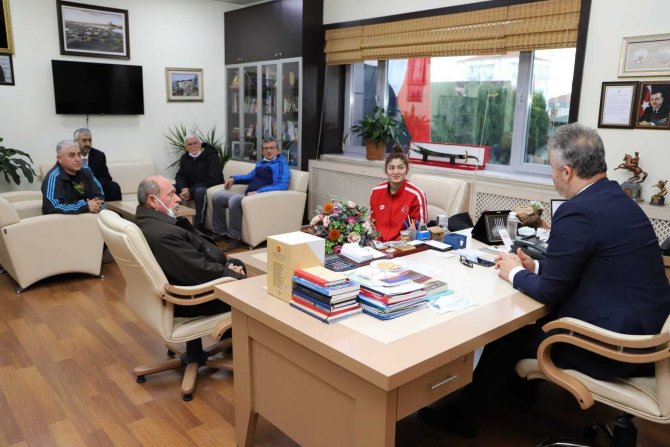 Başkan Topaloğlu: “Sporcularımızın Yanındayız”