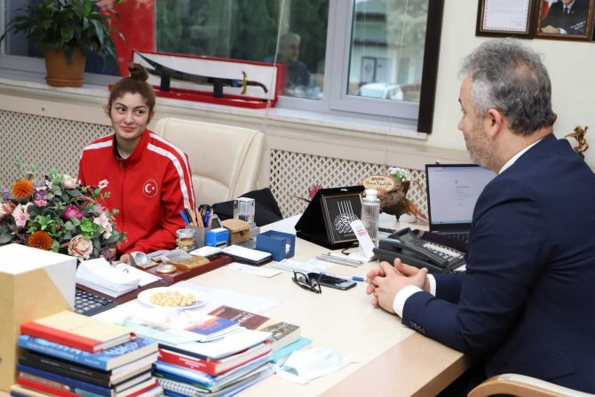 Başkan Topaloğlu: “Sporcularımızın Yanındayız”