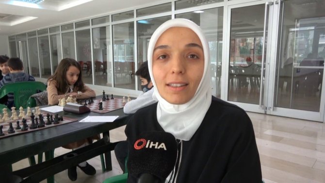 Yeni Atanan Öğretmen, Kızının Satrançta Başarılı Olması İçin Siirt’i Tercih Etti