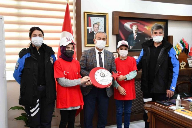 Öğrencilerden İ̇l Milli Eğitim Müdürü Akbaş’a Ziyaret