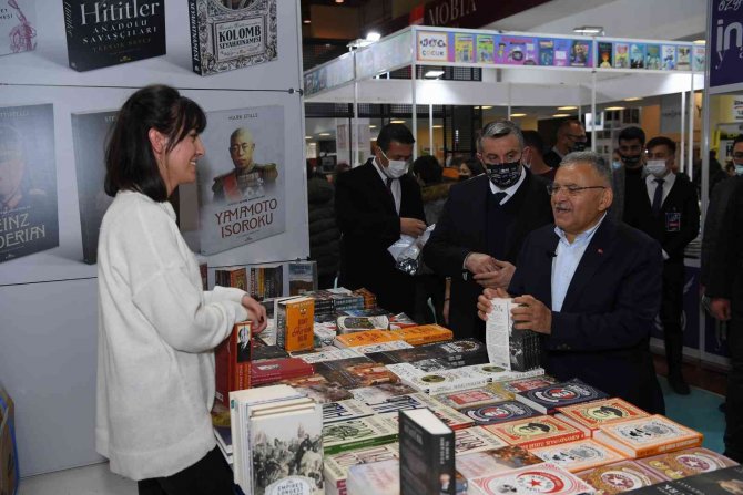 Başkan Büyükkılıç Kitapseverlerle Buluştu