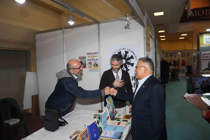 Başkan Büyükkılıç Kitapseverlerle Buluştu