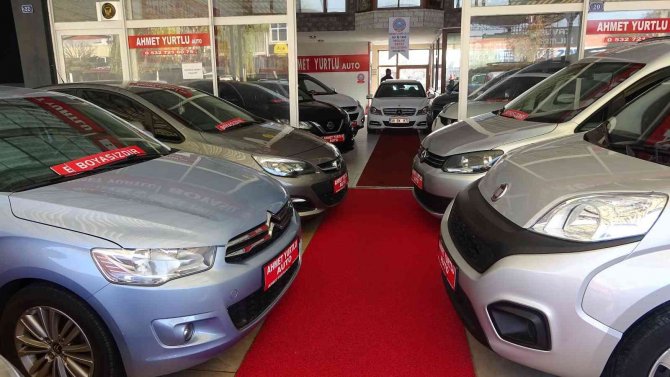 İ̇kinci El Araç Fiyatlarının Freni Patladı