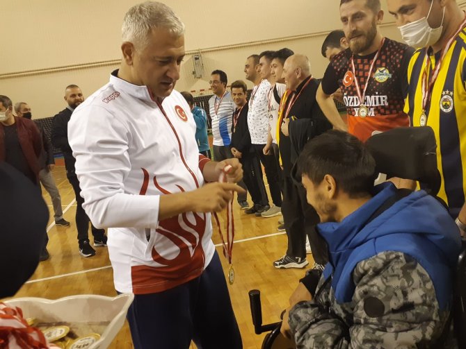 Kuyucak’ta Futsal Maçında Dostluk Kazandı