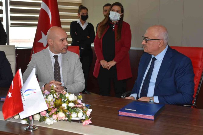 Manisa Fk İle Manisa Cbü Arasında İşbirliği Protokolü