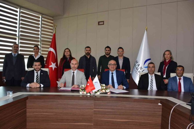 Manisa Fk İle Manisa Cbü Arasında İşbirliği Protokolü