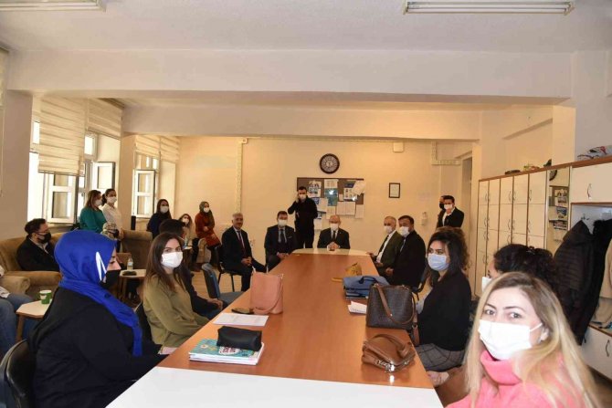 Vali Karadeniz, İ̇nşaatı Devam Eden Okullarda İ̇ncelemelerde Bulundu