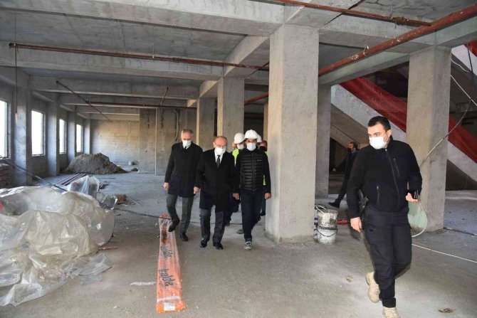 Vali Karadeniz, İ̇nşaatı Devam Eden Okullarda İ̇ncelemelerde Bulundu