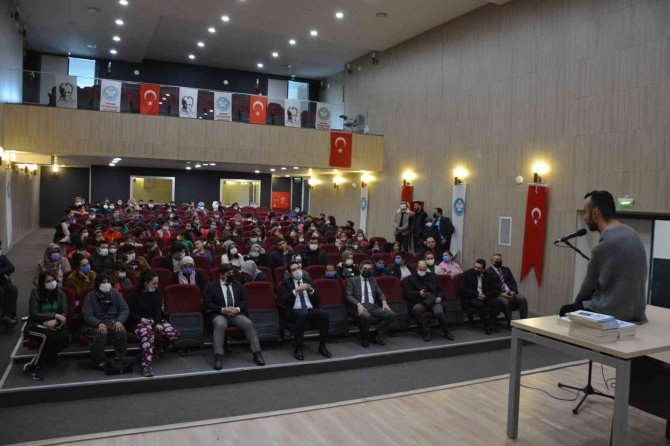 Milli Yüzücü Sefa Yurtkölesi Öğrencilerle Buluştu