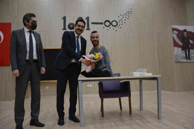 Milli Yüzücü Sefa Yurtkölesi Öğrencilerle Buluştu