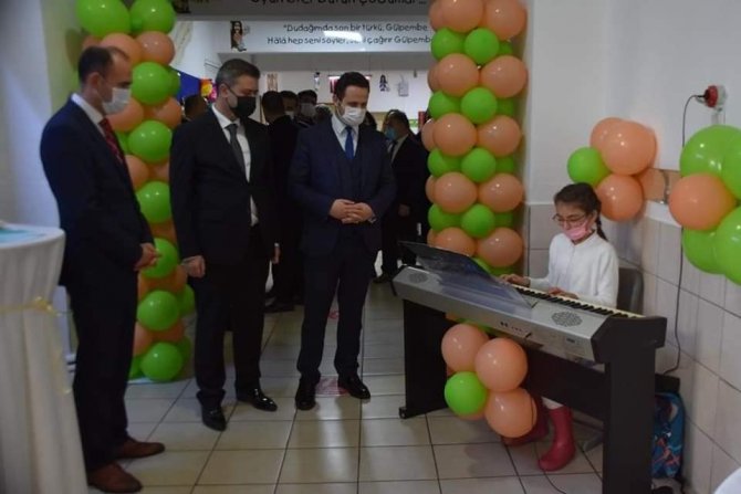 Hayırsever Vatandaştan Atatürk İ̇lkokulu’na Kütüphane Desteği