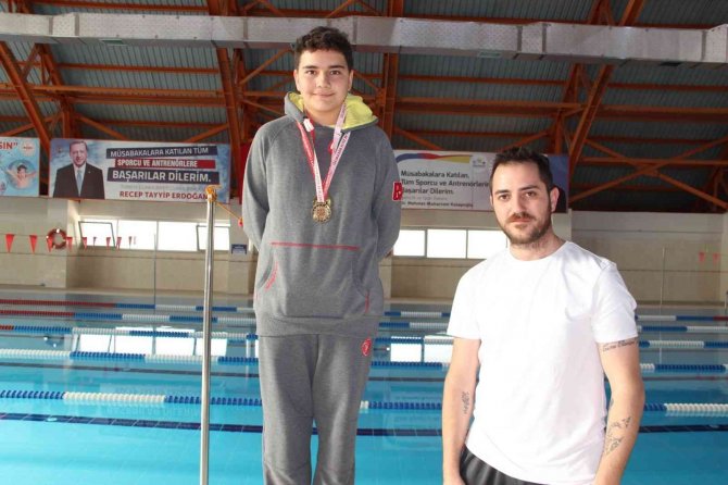 Bahçeşehirli Öğrenciler Madalyalara Ambargo Koydu