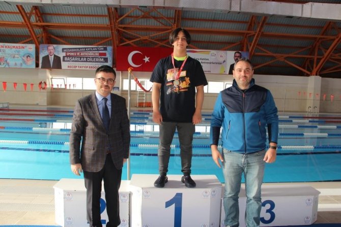 Bahçeşehirli Öğrenciler Madalyalara Ambargo Koydu