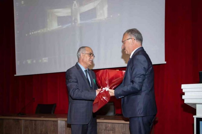 Ebyü’de “Ahıska Türkleri Ve Sürgündeki Aşıklık Geleneği” Temalı Konferans Verildi