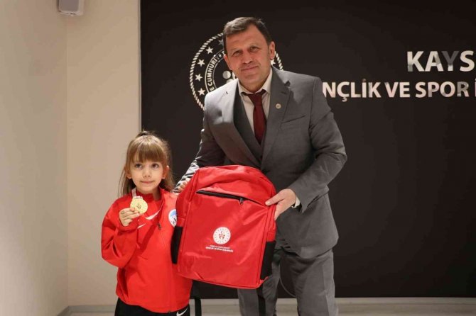 Şampiyonlardan Ali İ̇hsan Kabakcı’ya Ziyaret