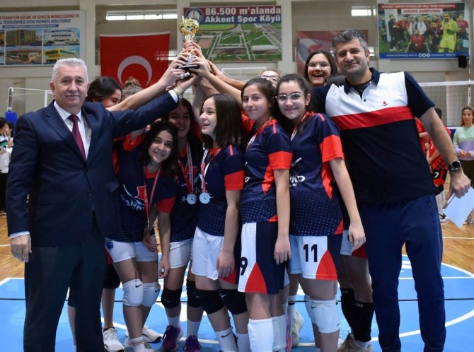 Sanko Okulları Kız Voleybol Takımı İl İkincisi Oldu