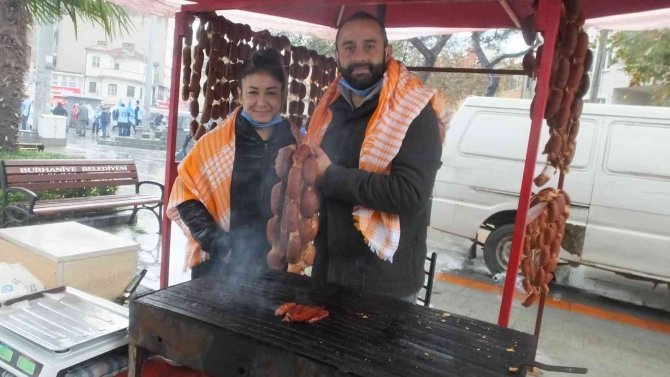 Burhaniye’de Develerden Önce Sucukları Geldi