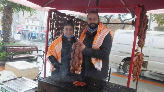 Burhaniye’de Develerden Önce Sucukları Geldi