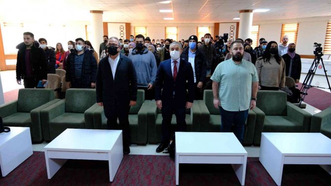 Scü’de ‘Televizyonda Spor Spikerliği Ve Spor Medyası’ Konferansı