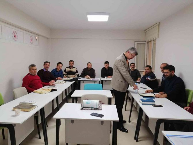 Şuhut’ta Din Görevlilerine Kur’an-ı Kerim’i Güzel Okuma Kursu