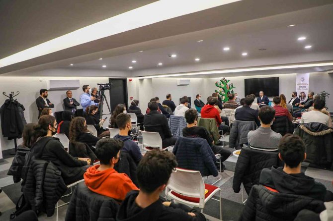 Talas’ta ‘Gençlerle Kitap Sohbetleri’ Başladı
