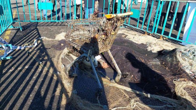 Tekirdağ’da Pes Dedirten Görüntü: Denizden Market Arabası Çıktı