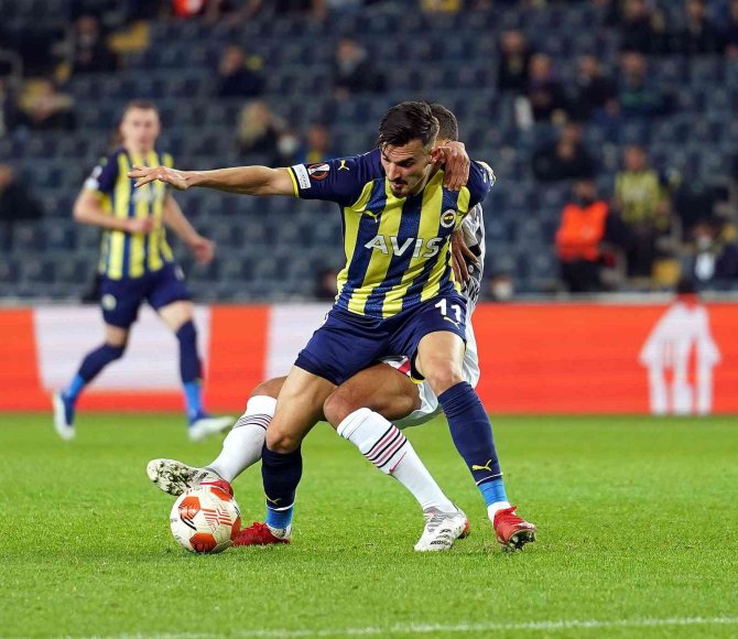 Uefa Avrupa Ligi: Fenerbahçe: 1 - Eintracht Frankfurt: 1 (İ̇lk Yarı)