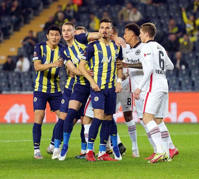 Uefa Avrupa Ligi: Fenerbahçe: 0 - Eintracht Frankfurt: 0 (Maç Devam Ediyor)