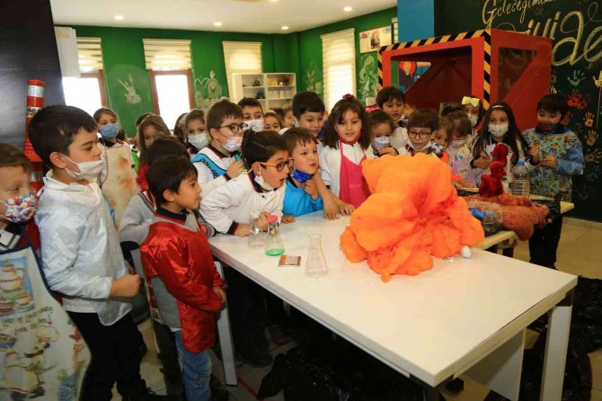 Uşaklı Çocuklar Robotik Kodlama Ve Zeka Yapım Atölyesi’nde Gelişim Gösteriyor