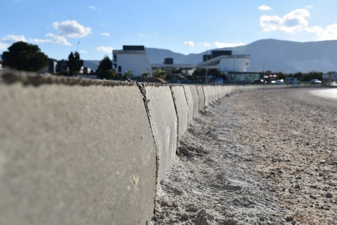 Yunusemre’de Yollar Düzenleniyor
