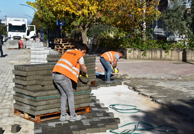 Yunusemre’de Yollar Düzenleniyor