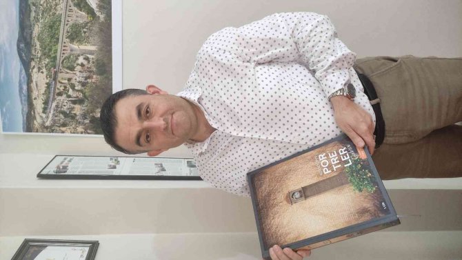Adana’nın Portrelerini Kitapta Topladı