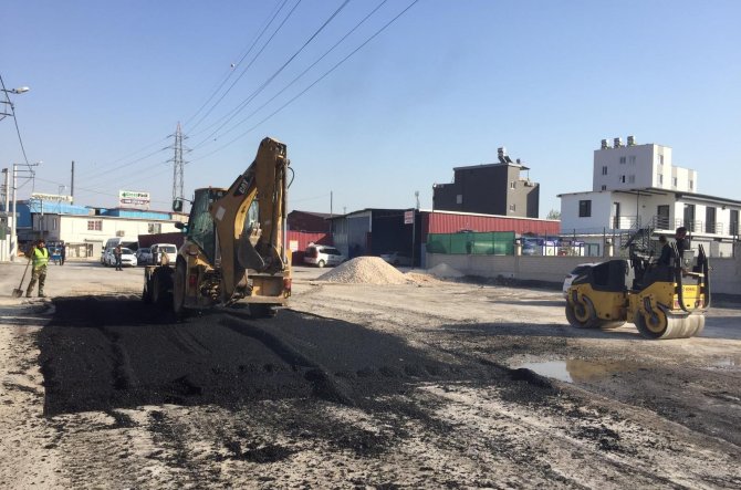 Akdeniz’de Kaldırım Ve Asfalt Çalışmaları Sürüyor