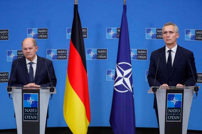 Almanya Başbakanı Scholz, Nato’yu Ziyaret Etti